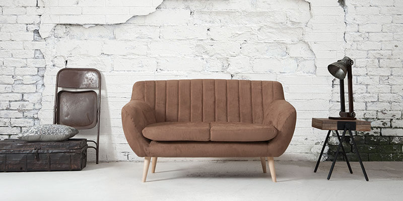 Het contrast tussen muur en meubel zorgt ervoor dat de Calore sofa extra opvalt. 